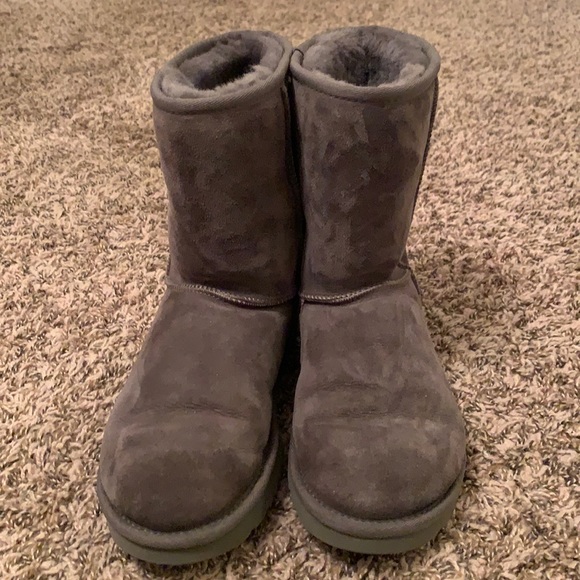 UGG Classic Short II Boot - Picture 1 of 3